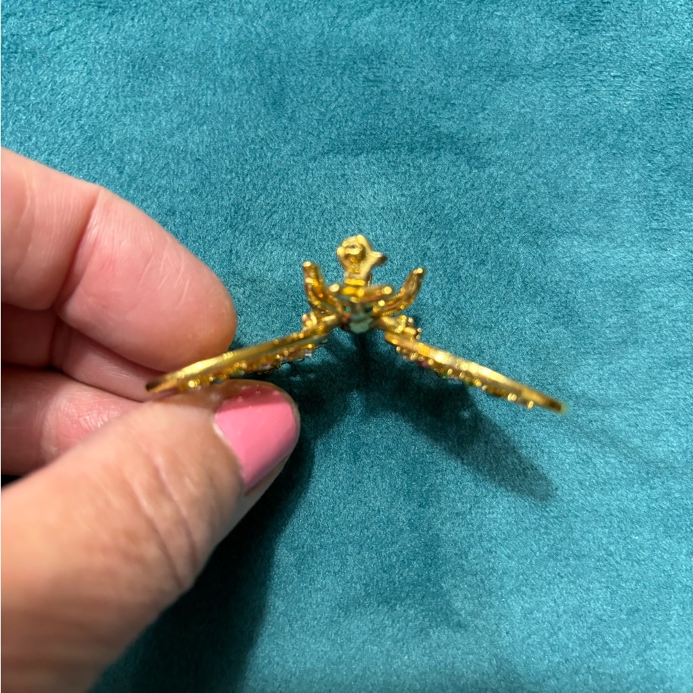 Vintage Butterfly Pin or Brooch with en Tremblant Wings in Gold-tone Setting - Picture 2 of 5